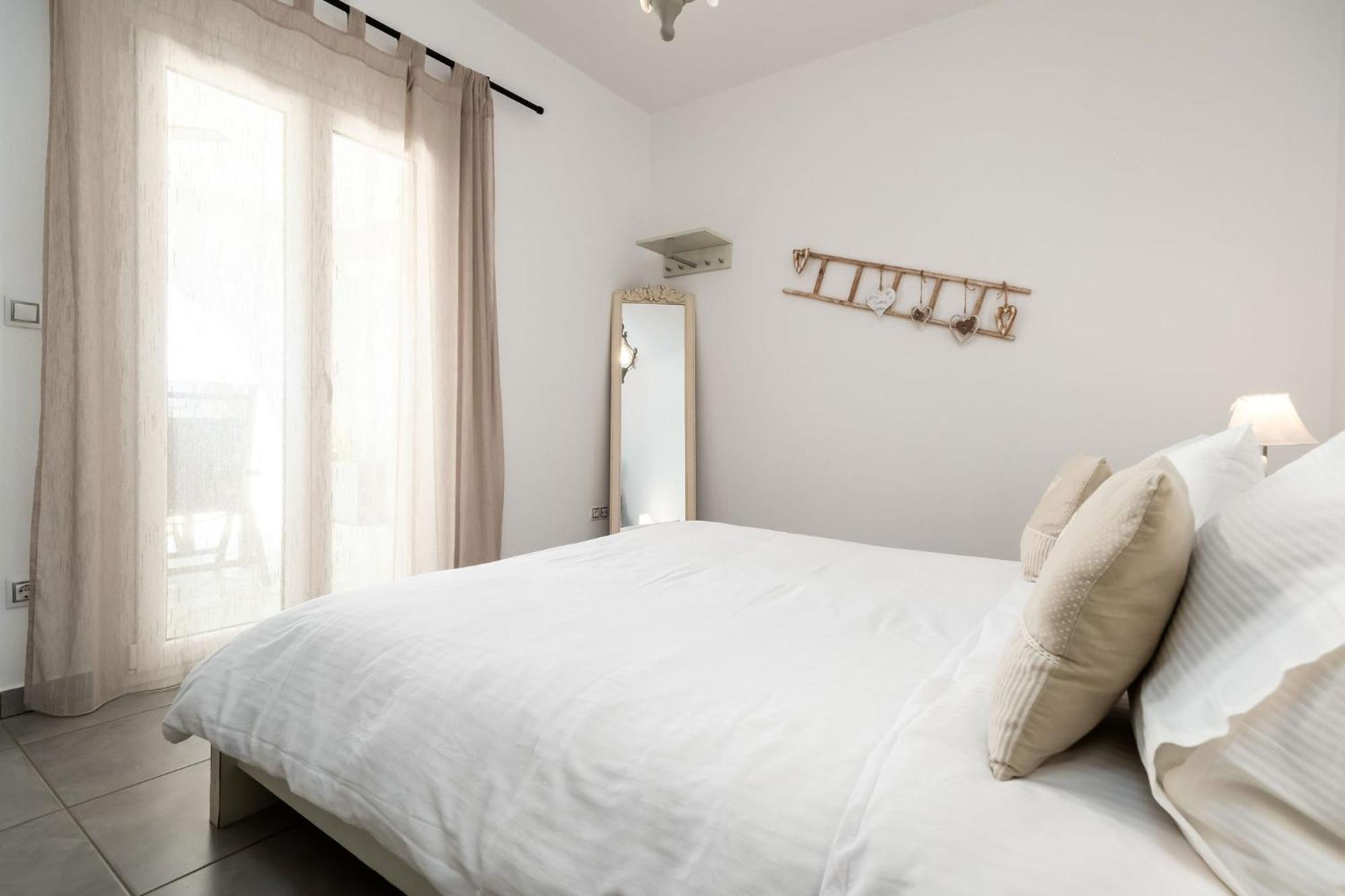 Azzurro Bianco Suites Páros Eksteriør billede