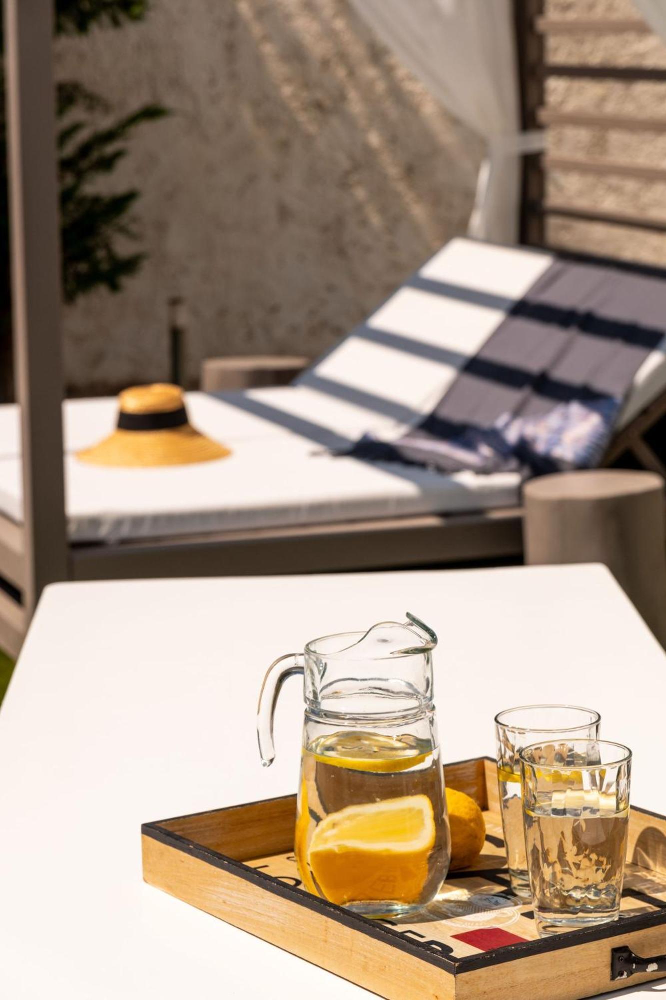 Azzurro Bianco Suites Páros Eksteriør billede